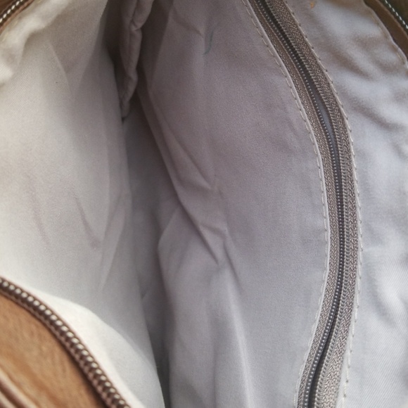 *SOLD* Beautiful Like New Purse - Picture 4 of 6